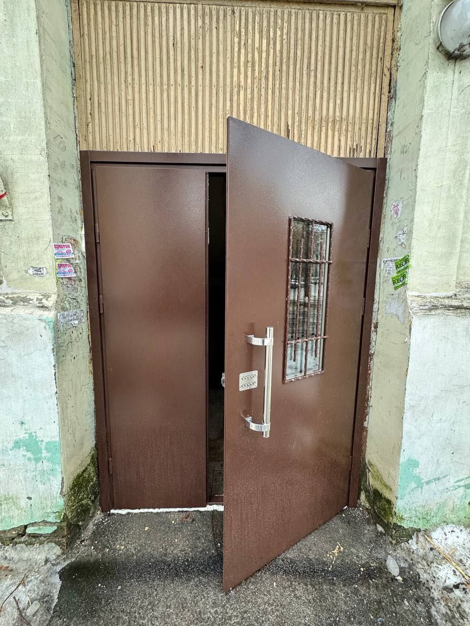 Металеві двері в під’їзд Київ з кодовим замком